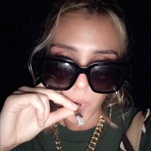 Meet your Posher, Tchotcho